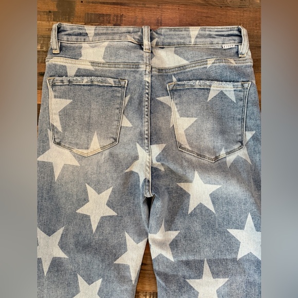 Risen High Rise Wide Leg Star Print Jeans, size 11/30 Stretchy Light Wash Ankle - Picture 11 of 13